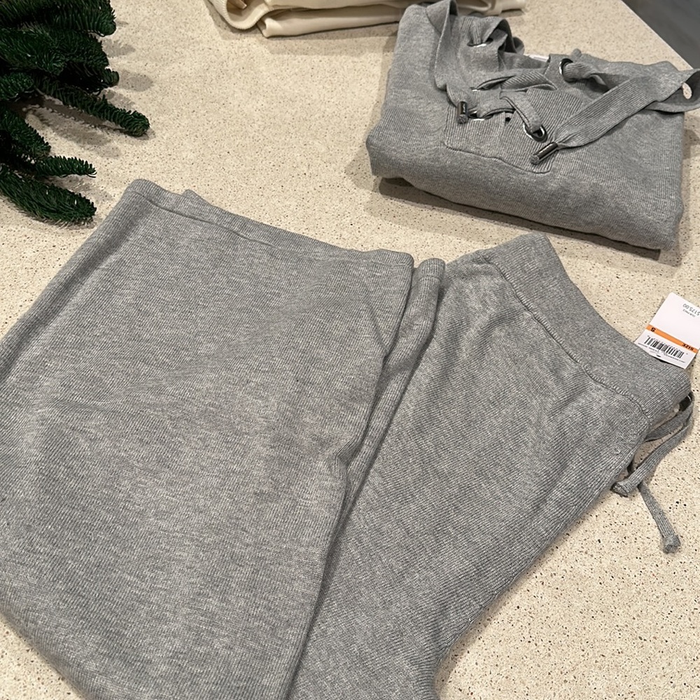 NWT Michael Kors Winter Set - Picture 6 of 10